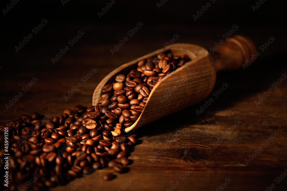 Fototapeta premium paletta con chicchi di caffè