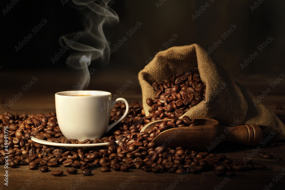 Naklejka premium kubek parującej kawy