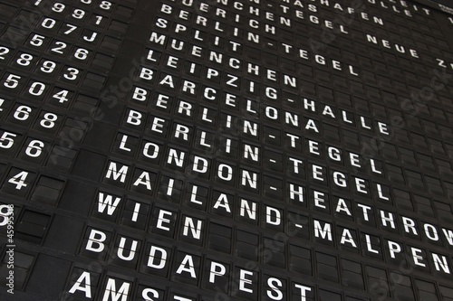 Anzeigetafel am Flughafen photo