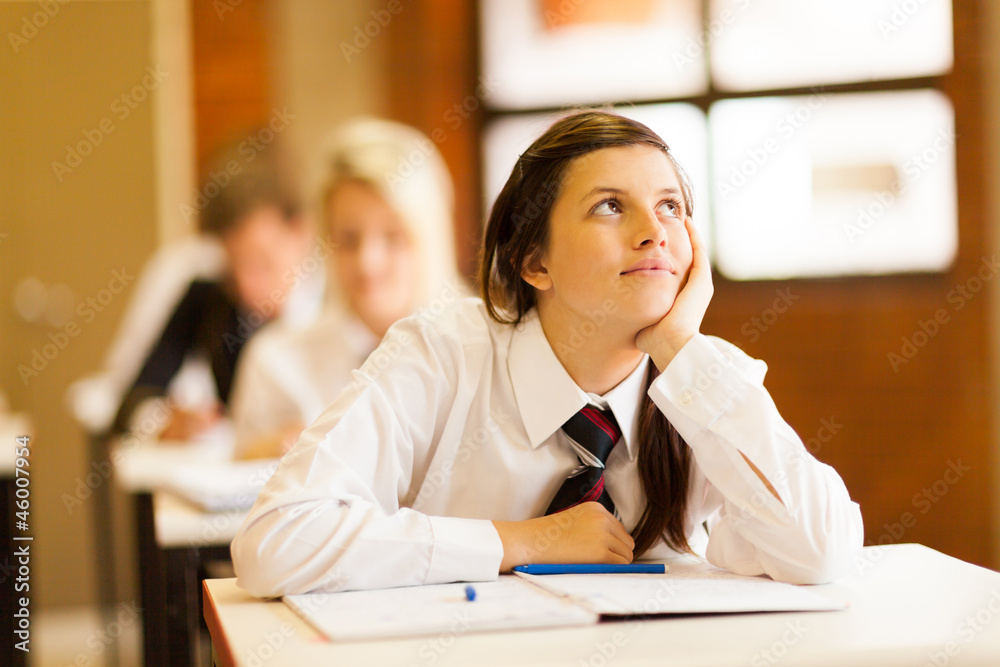 Ταπετσαρία high school girl daydreaming in classroom