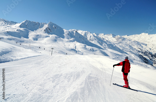 Skier enjoying mountain view at ski track of Obergurgl