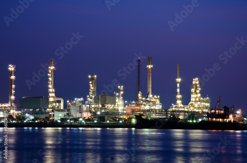 Oil refinery © Chatchai