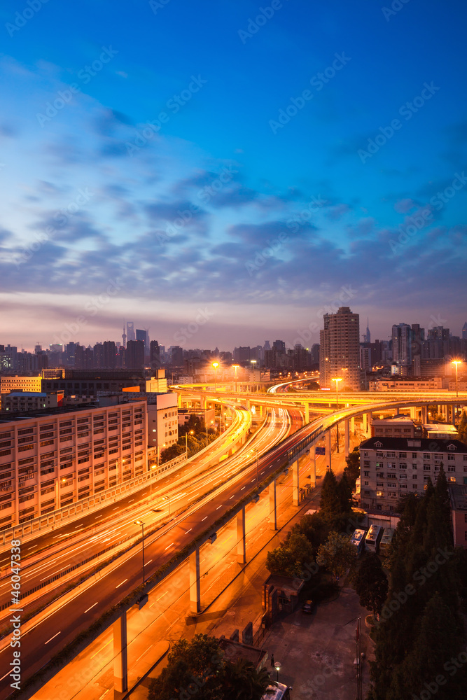 Fototapeta premium elevated road at sunrise