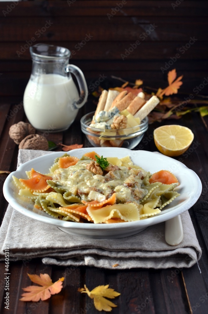Farfalle with walnut - cheese sauce Farfalle with walnut - cheese sauce