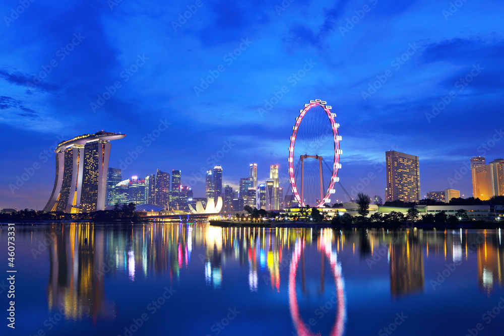 Fototapeta premium Singapore city skyline at night