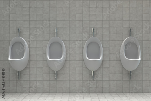 Urinale in einem öffentlichen WC