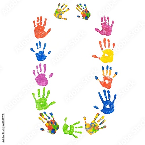 Buchstabe Ü aus bunten Kinderhänden (Foto-Collage)