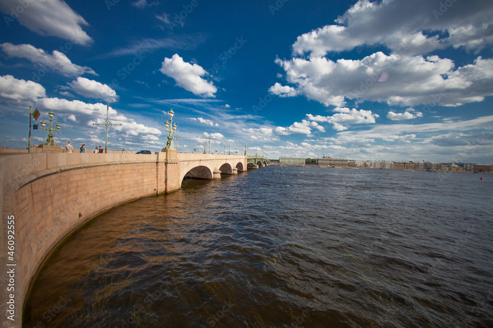 Dreifaltigkeitsbrücke in Sankt Petersburg