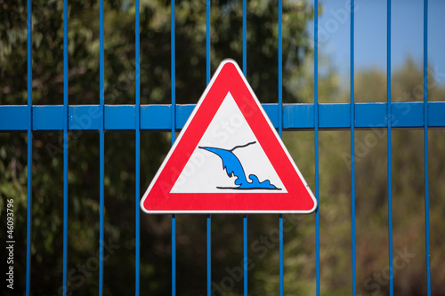 Achtung Flutwelle - Verkehrszeichen