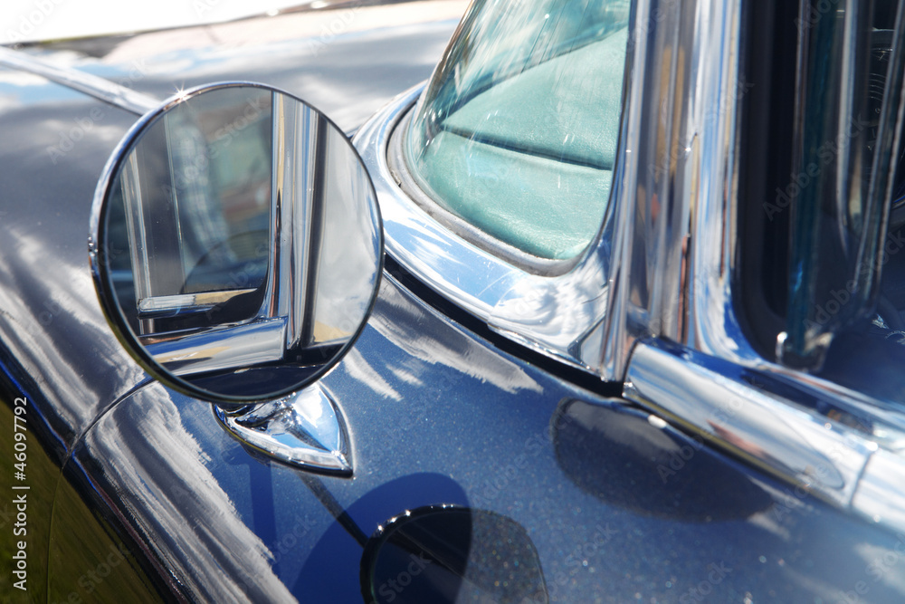 Obraz premium Rear-view mirror of retro car