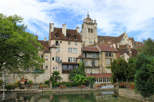 Dole dans le Jura, collégiale et canal des tanneurs