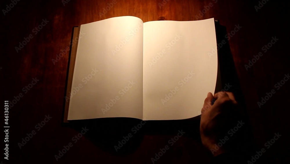 Pasar página de un libro en blanco