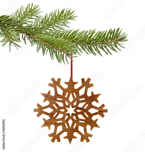 Holzstern am Weihnachtsbaum