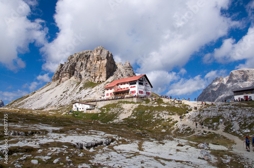 Dreizinnenhütte und Toblinger Knoten - Dolomiten photo