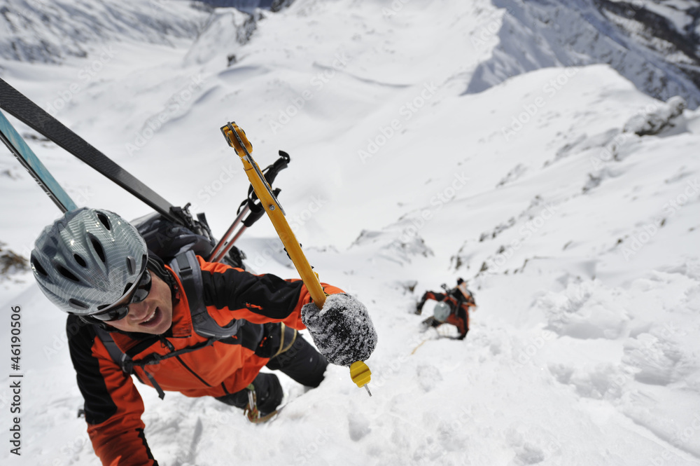 Bergsteiger im Winter bei einer Extremsituation