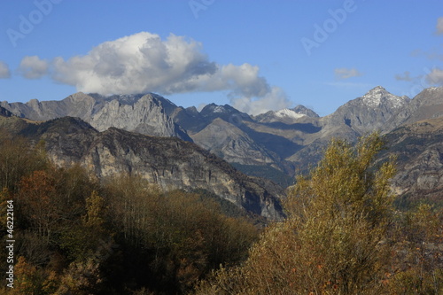 Vista de montaña y árboles, Pirineos