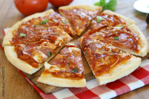Salami Pizza