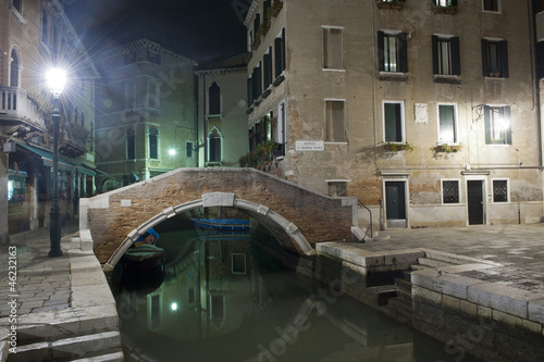 typical bridge in the heart of venice © Fabio Lotti