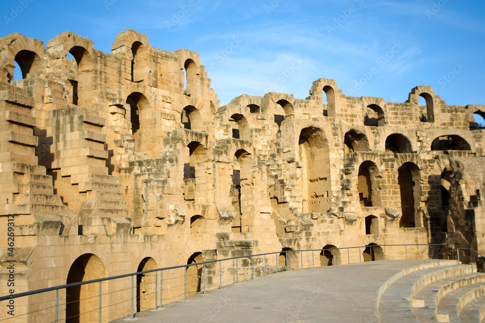 El Djem, Amphitheatre walls