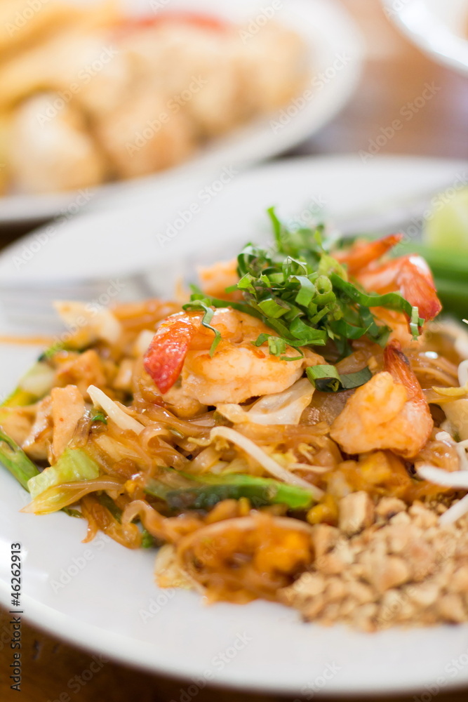 Stir fry rice noodles and shrimp