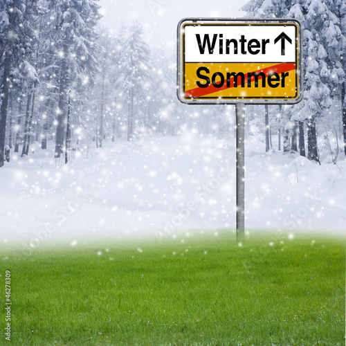 Ortsschild Sommer Winter