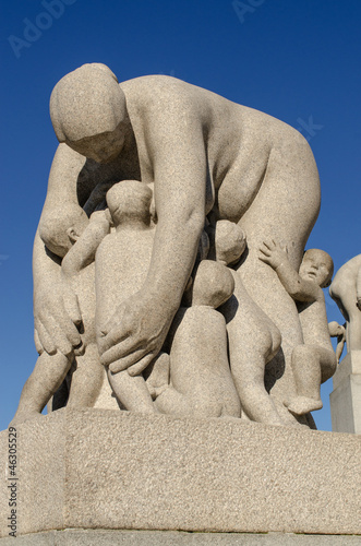 Vigeland park statues mother and kids