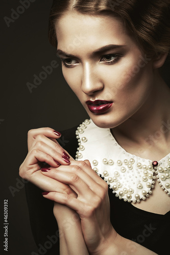 Slika na platnu portrait of old-fashioned beautiful woman
