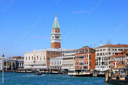 Le Campanile et le Palais des Doges à Venise - Italie