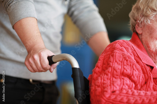 Krankenpfleger mit Rollstuhlfahrerin photo