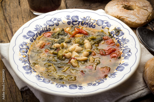 Zuppa di scarola e fagioli