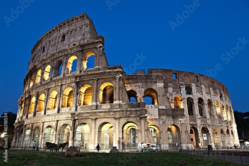 Roma, il Colosseo al crepuscolo photo