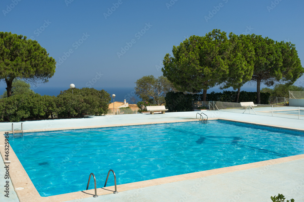 Fototapeta premium Scenic ocean view pool