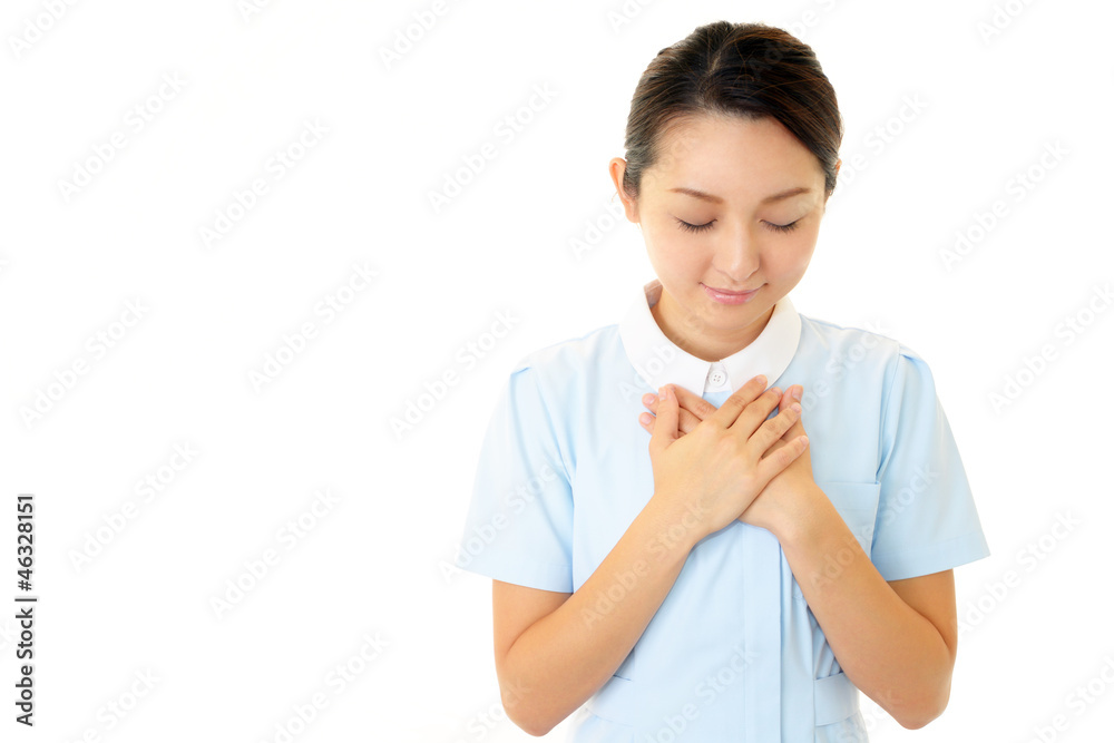 穏やかな表情の看護師