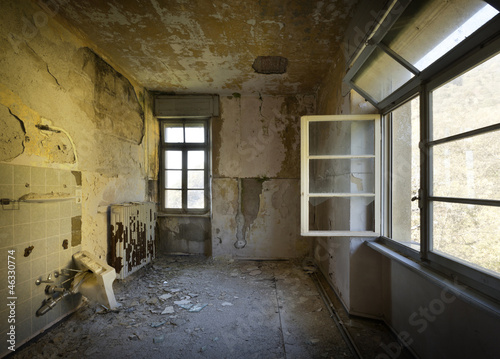 empty room, interior of a old house.