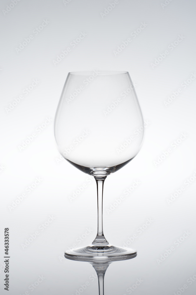 Vine glass suited for Beaujolais, Burgundy, Pinot Noir