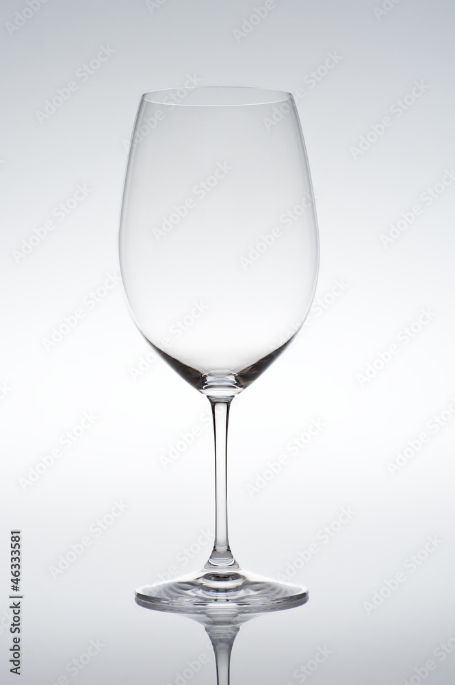 Vine glass specifically suited for Bordeaux, Cabernet Sauvignon Vine glass specifically suited for Bordeaux, Cabernet Sauvignon