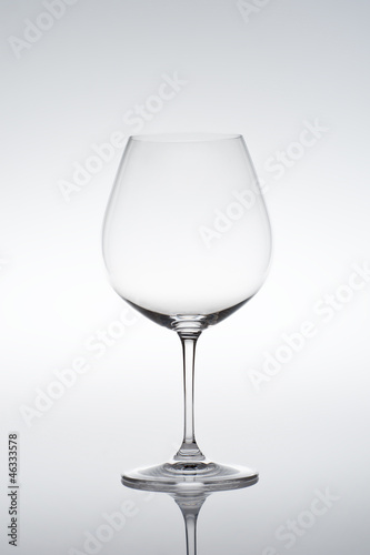 Vine glass suited for Beaujolais, Burgundy, Pinot Noir