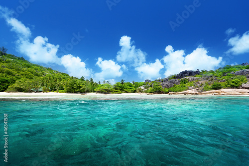 Fototapeta Naklejka Na Ścianę i Meble -  beach and perfect sunny day, Seychelles