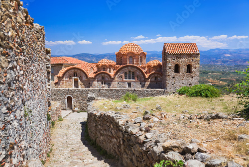 Fototapeta Naklejka Na Ścianę i Meble -  Ruins of old town in Mystras, Greece