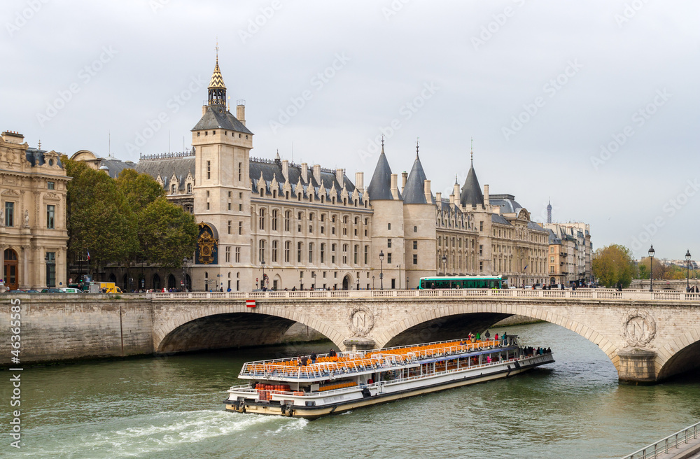 Conciergerie, Pont au Change and excursion boat in Paris, France