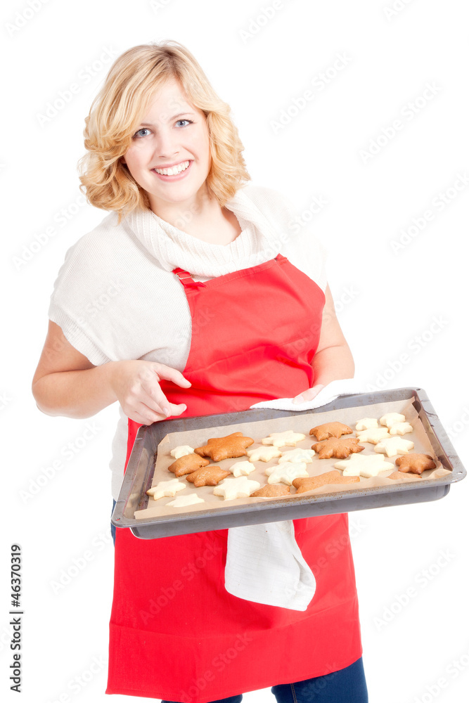 junge Frau in roter Schürze mit Weihnachtsplätzchen junge Frau in roter Schürze mit Weihnachtsplätzchen
