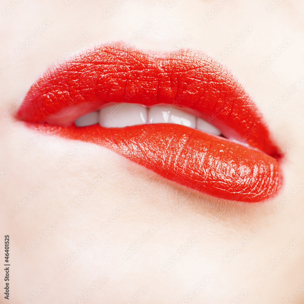 Obraz premium Young woman bit her lower lip