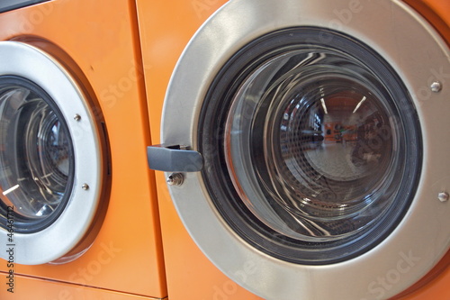 automatic washing machines in a laundromat © ChiccoDodiFC