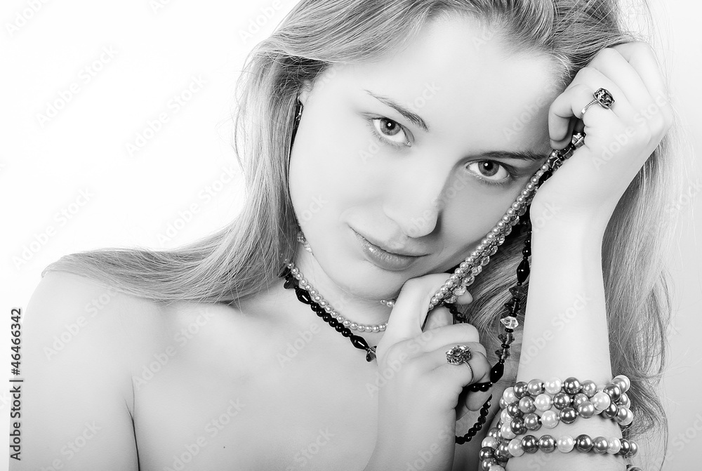 Obraz premium Portrait of the beautiful girl in costume jewellery