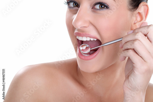 healthy teeth with dental mirror