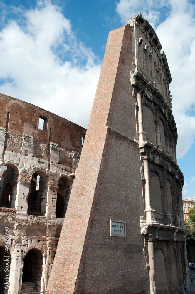 Vista in primo piano del Colosseo, Roma - Italia