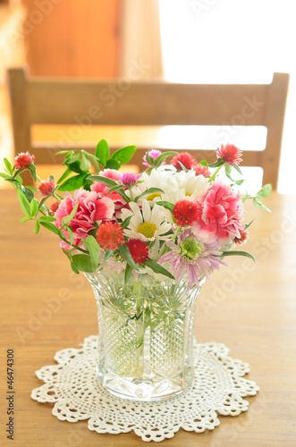 花のあるテーブル