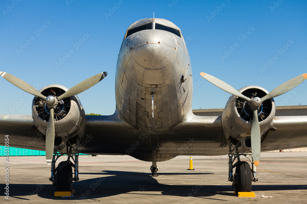 Fototapeta premium Vintage DC-3 Airplane