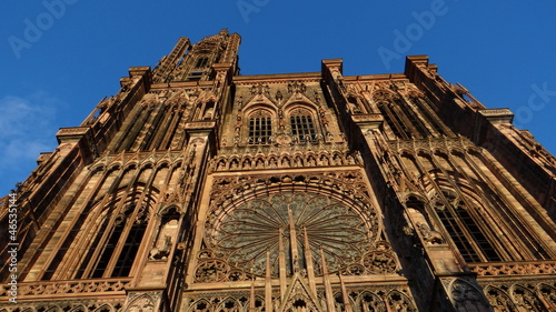 Façade de la cathédrale gothique à Strasbourg photo