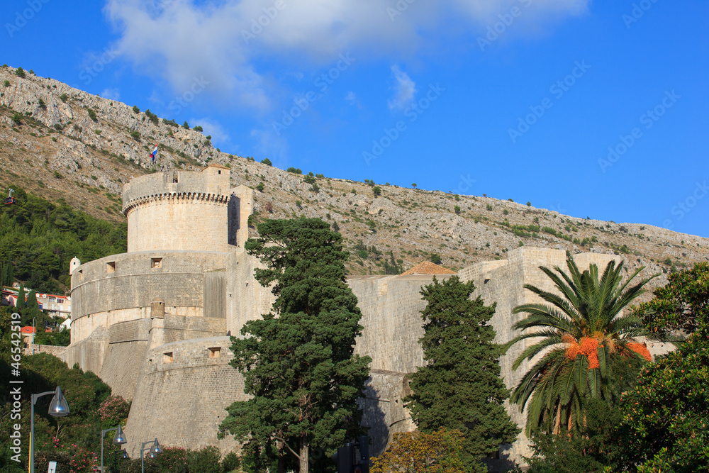 Walls of Dubrovnik with sight on Minčeta Tower